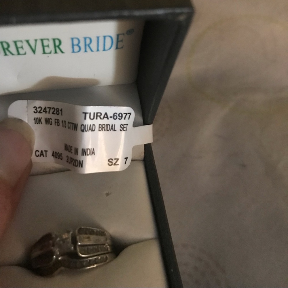 Wedding ring - Picture 2 of 3